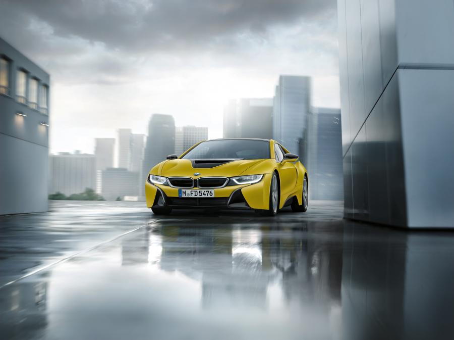  BMW i8 Frozen Yellow Edition 2017 года  (фото 2 из 9)